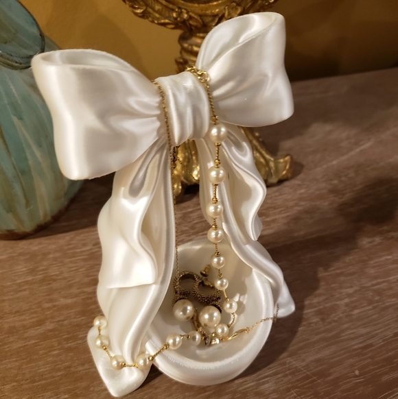 NEW! Gorgeous Draping Bow Jewelry Keepsake Trinket Holder (Pearl White) - Picture 3 of 6
